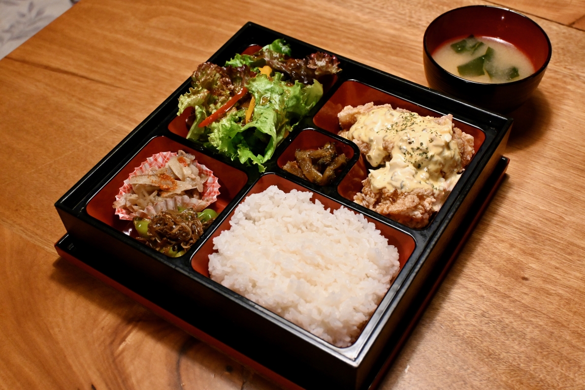 日替わり箱膳 or 六宝（小）