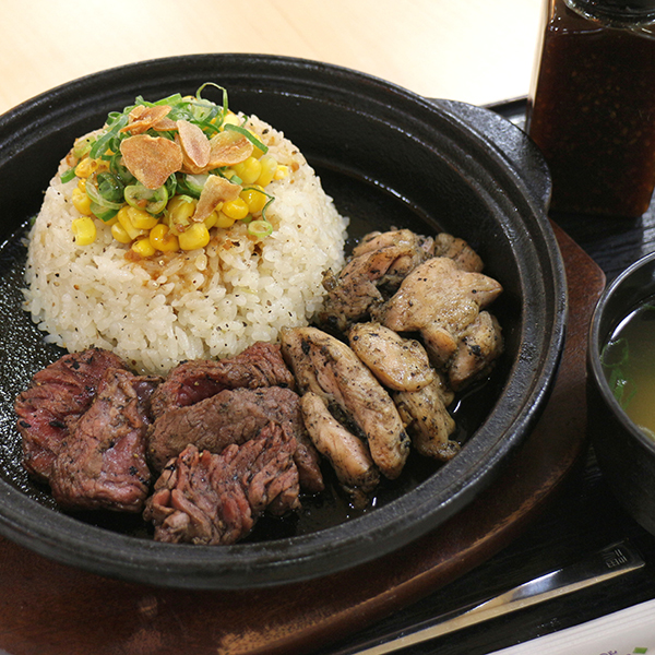 ガーリックライスとサイコロステーキ＆グリルチキン