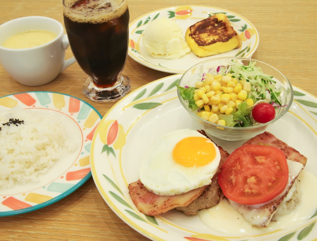 人気のダブルハンバーグセット