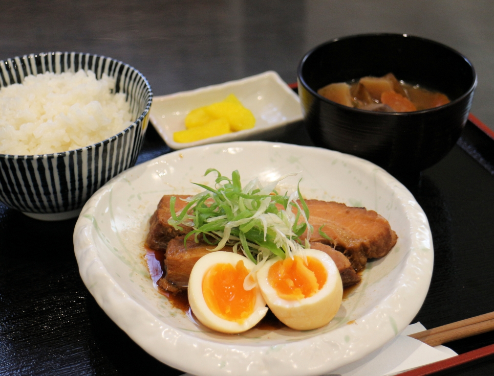 トロトロ豚の角煮定食