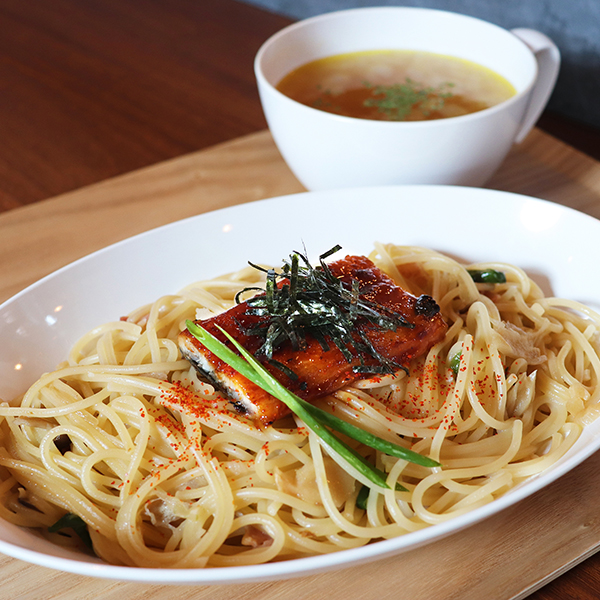 和風うなぎパスタとコンソメスープのセット