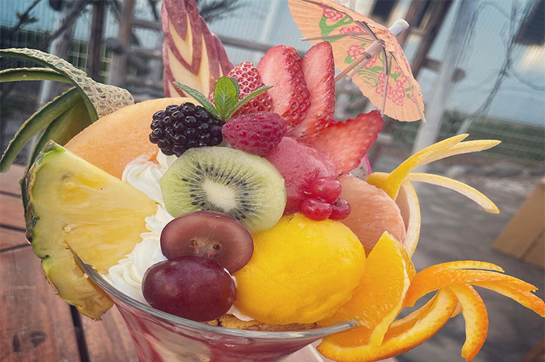 洋菓子店のカフェで、目にも美味しいひとときを!
