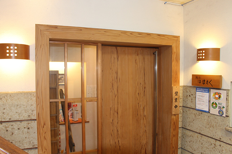 大将と女将がソムリエの店で料理と酒に舌鼓