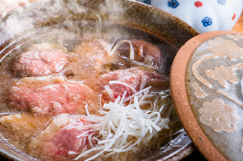 大将と女将がソムリエの店で料理と酒に舌鼓