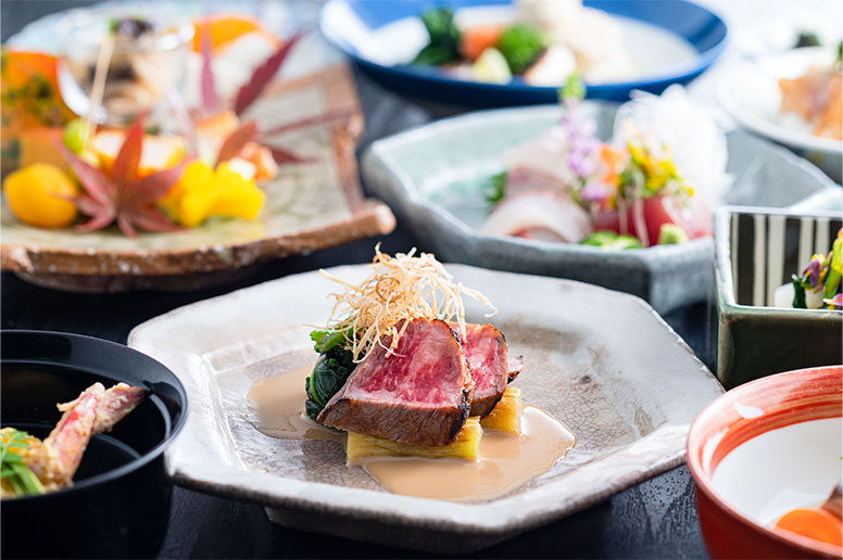 美しい日本庭園を眺めながら、日本料理が楽しめるレストラン