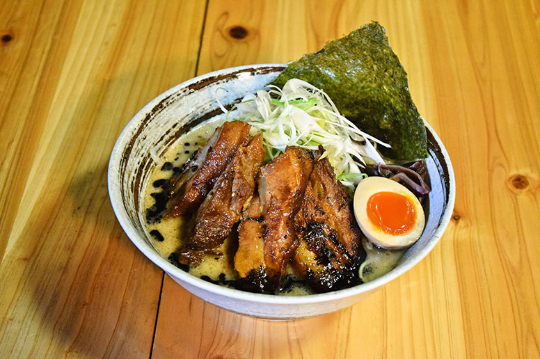 “炭火焼ちゃーしゅう”が自慢の絶品ラーメン